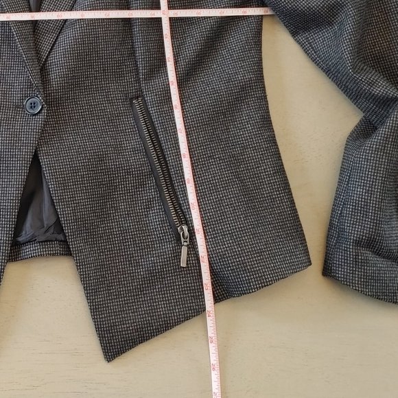 Blazer - Picture 2 of 5